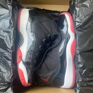 selling Jordan bread 11s it’s a 6.5 brand new